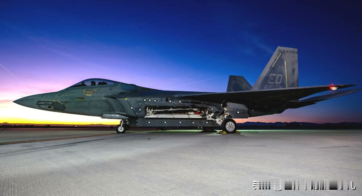 通用原子公司透露，F-22 飞行员首次在座舱内直接操控了一架 MQ-20“复仇者