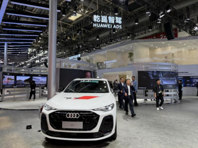 家用 SUV 优选！全新奥迪 Q5L 兼顾大空间与智能辅助
家庭出行选车，空间、
