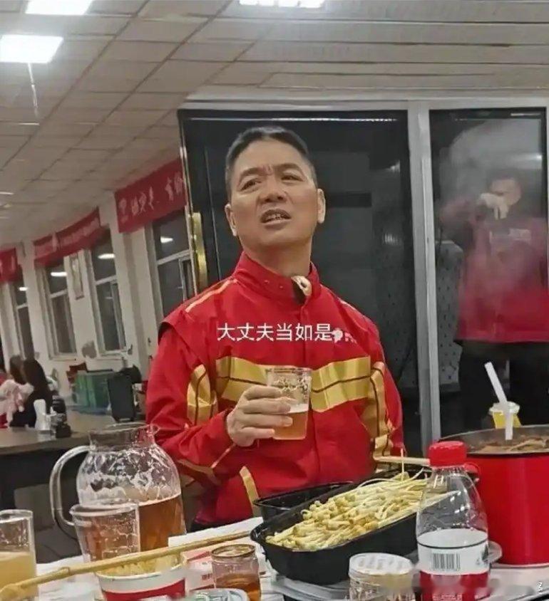 刘强东宣布进军游艇行业还是喜欢看刘总举杯邀明月，当桌吹牛逼的气魄 