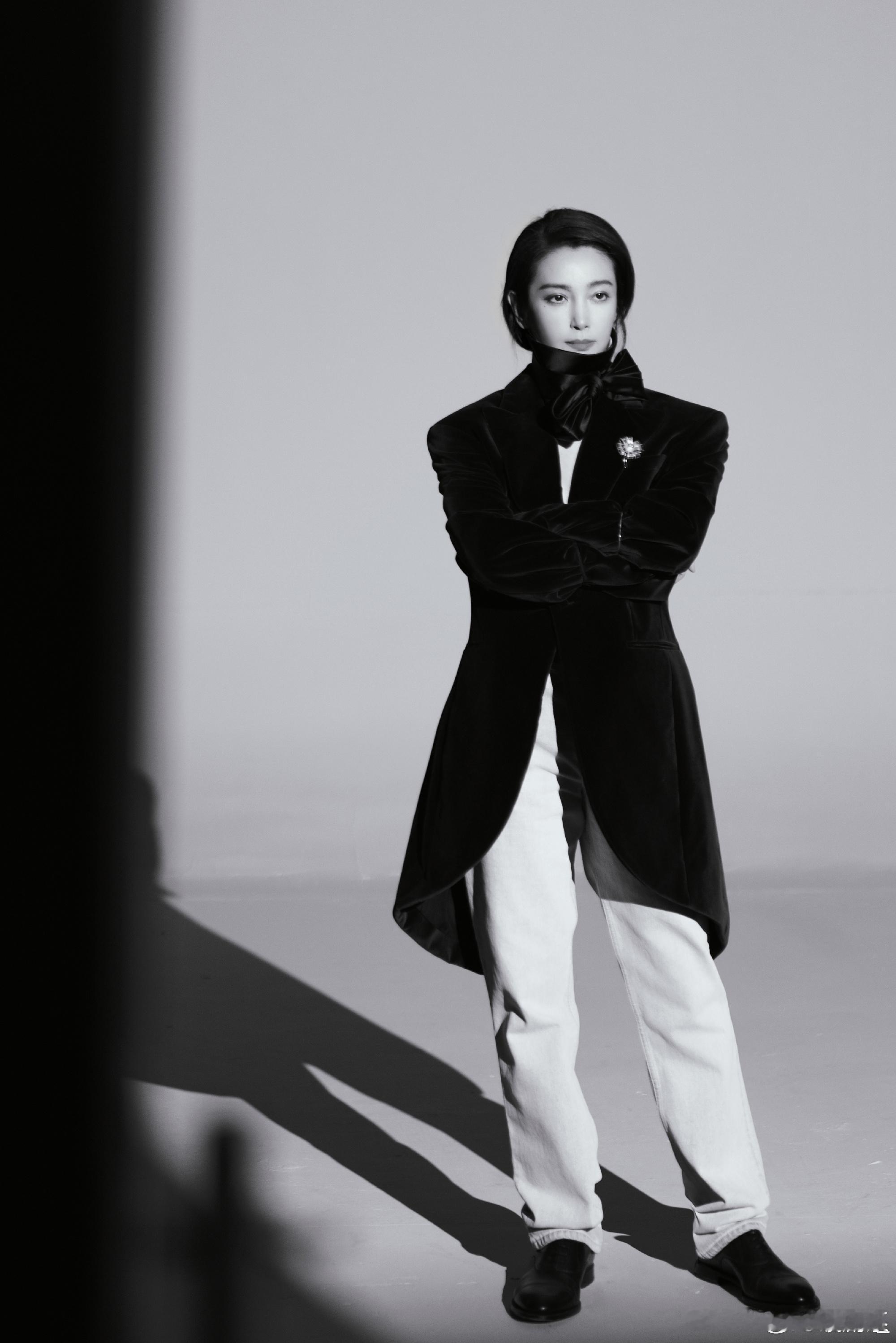 李冰冰 什么时候转行当模特 作为演员的可塑性这么强，换到时尚领域应该也能驾驭各种