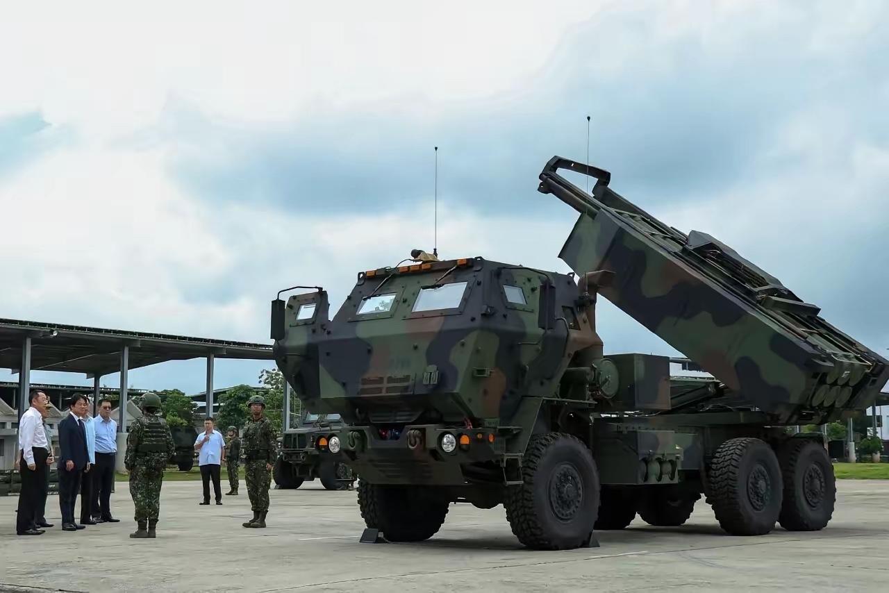 特朗普批准破纪录的111亿美元对台军售，再次冲击稍缓和的中美关系。

回顾近年美