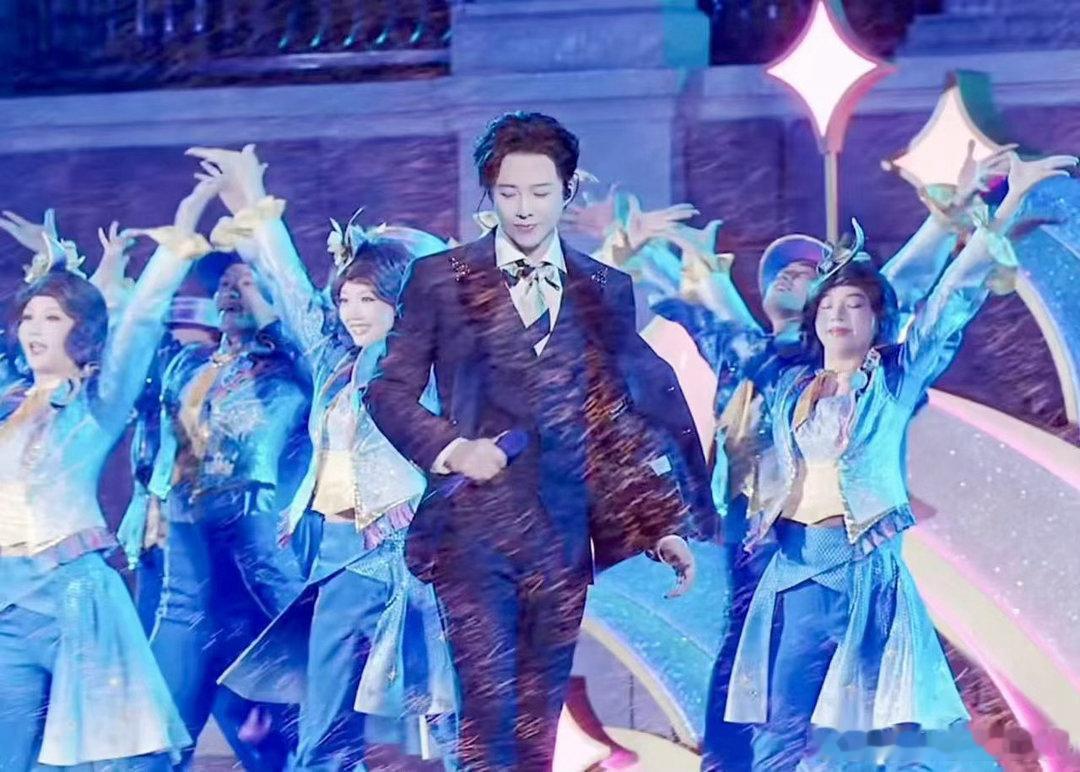 摩登兄弟  老大老大雨中也如此帅气啊我好喜欢🥰 