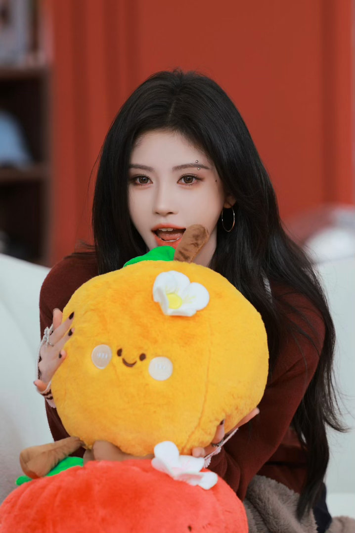 游泳先生  jjy鞠婧祎苏绿夏 jjy鞠婧祎万花世界⋆.˚𖦹⋆你与雪一样珍贵⋆