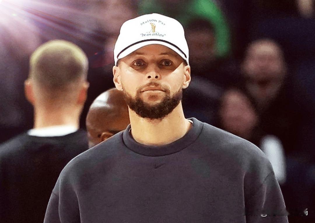 库里比谁都清楚：那扇门，正在他身后缓缓关上
 
37岁库里遭遇右膝髌骨疼痛，生涯