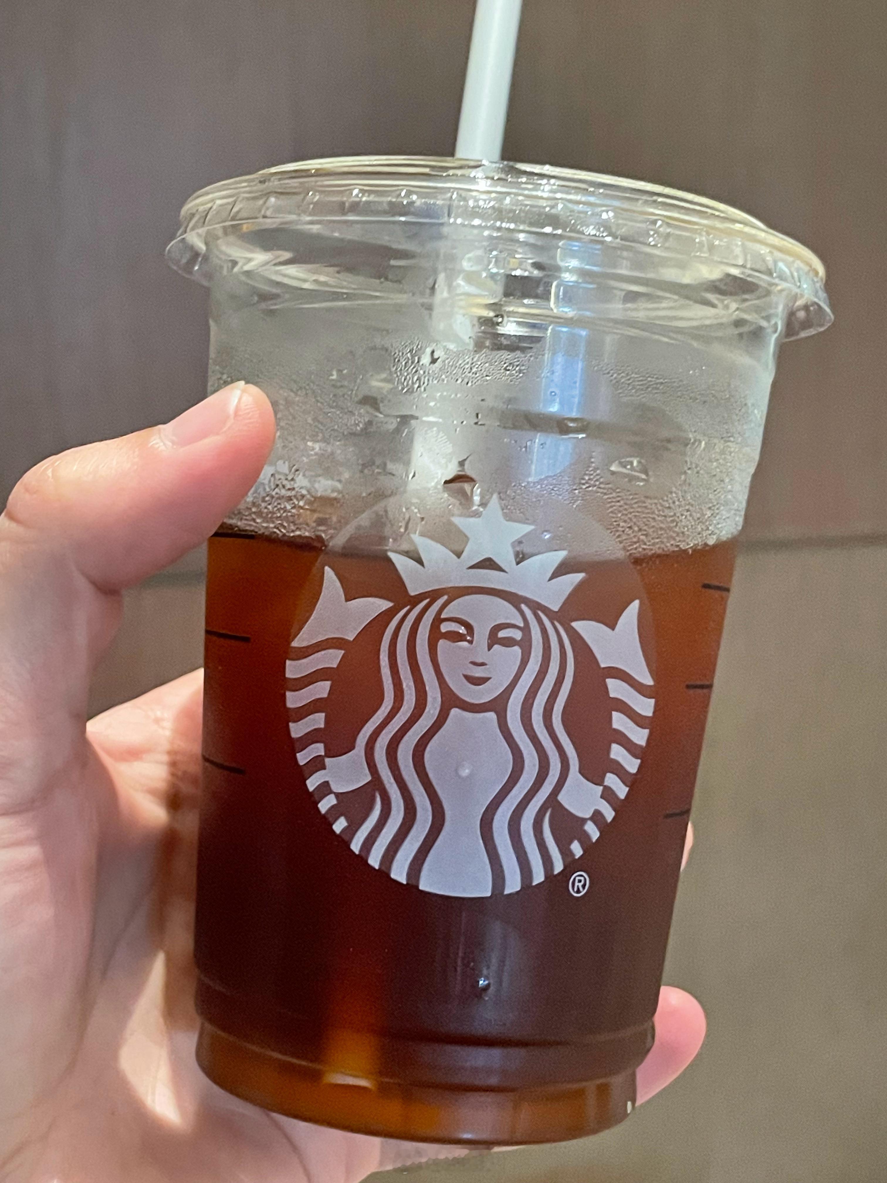 星巴克的冰美式到底什么水平，为什么知名网友大彬子一年365天都得喝，不喝就觉得这