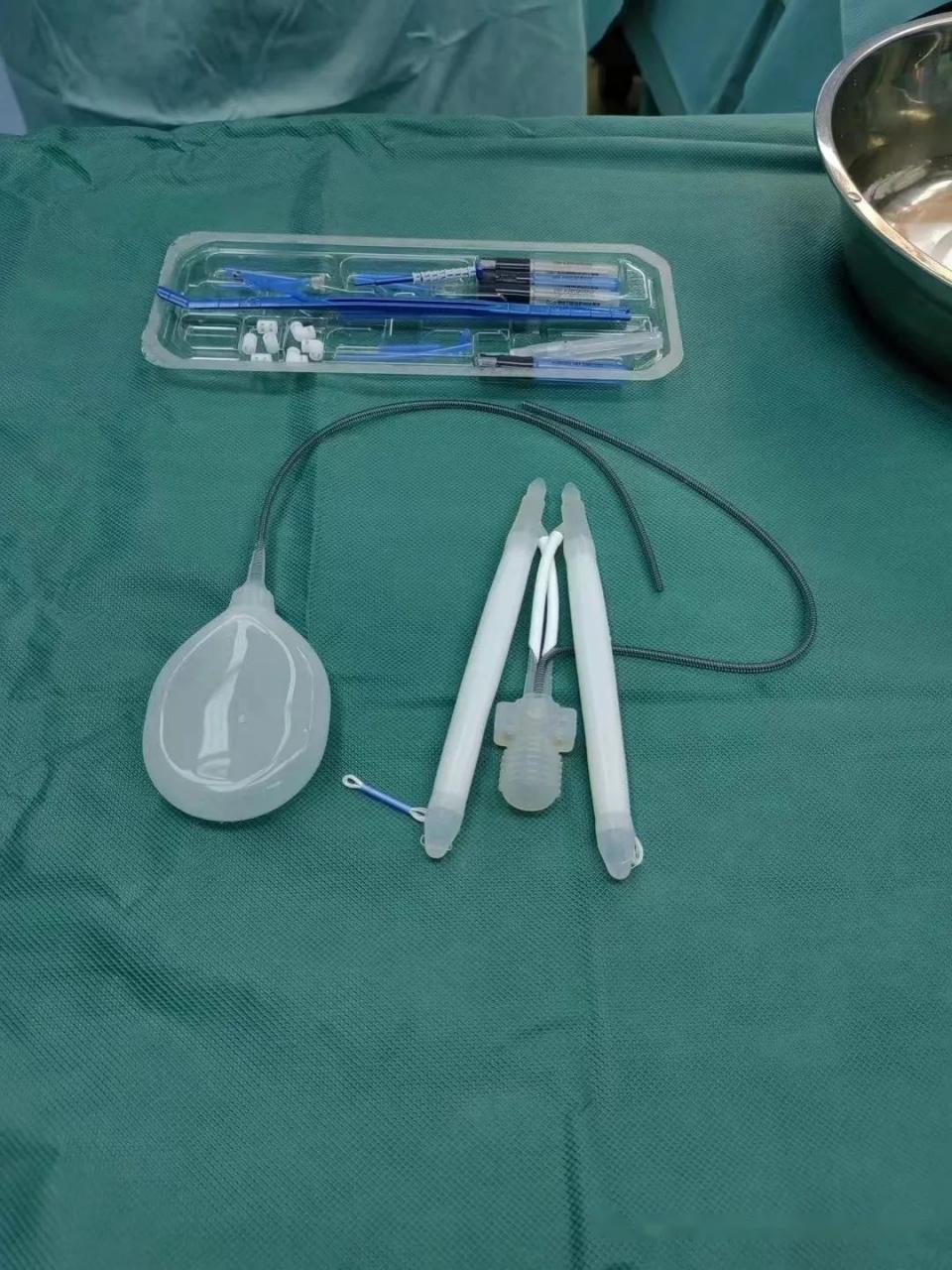 73岁大爷为爱也是拼了，为了满足小30多岁的妻子，毅然在武汉中南医院接受了19公