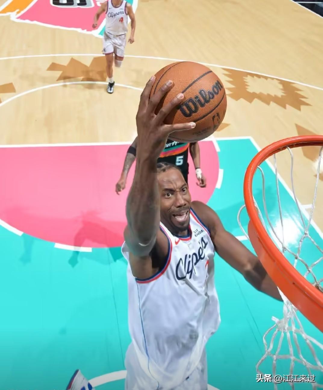 马刺逆转116比112战胜快船！快船半场开香槟，结果呢？25分逆转，马刺太有韧性