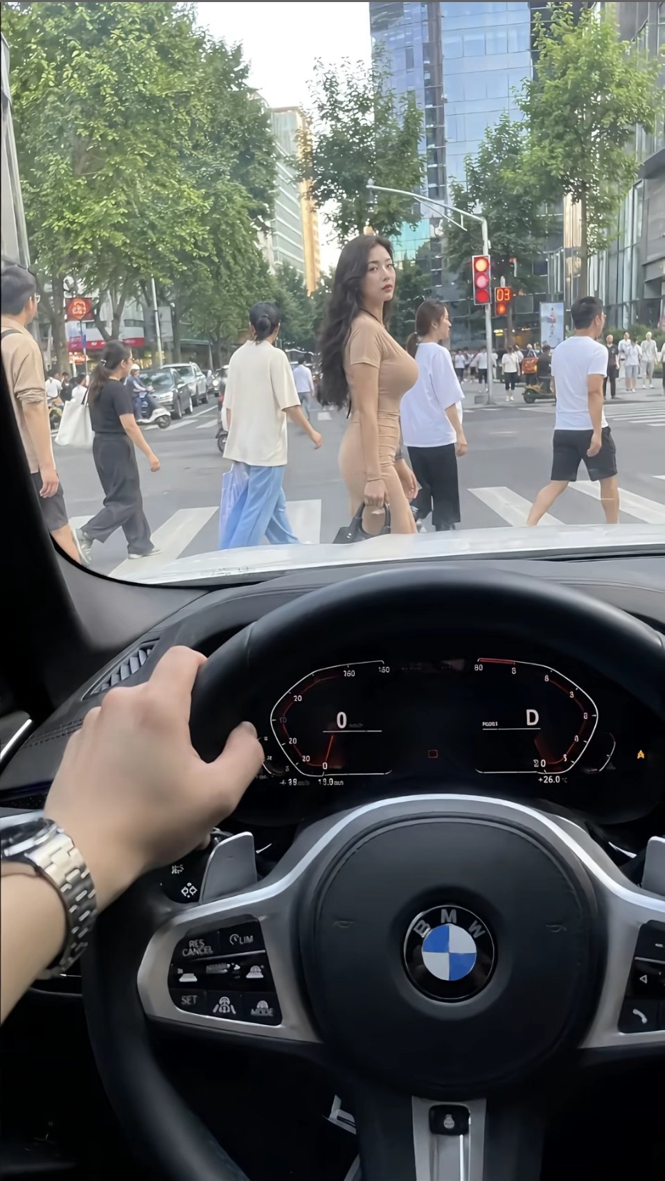 有点艺术成分。 