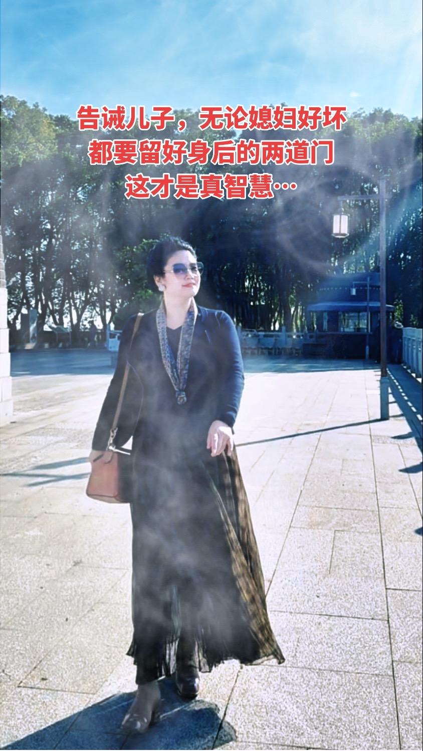 告诫儿子：不论媳妇好坏，都要留好身后的两道门，这才是真智慧。小时候，父...