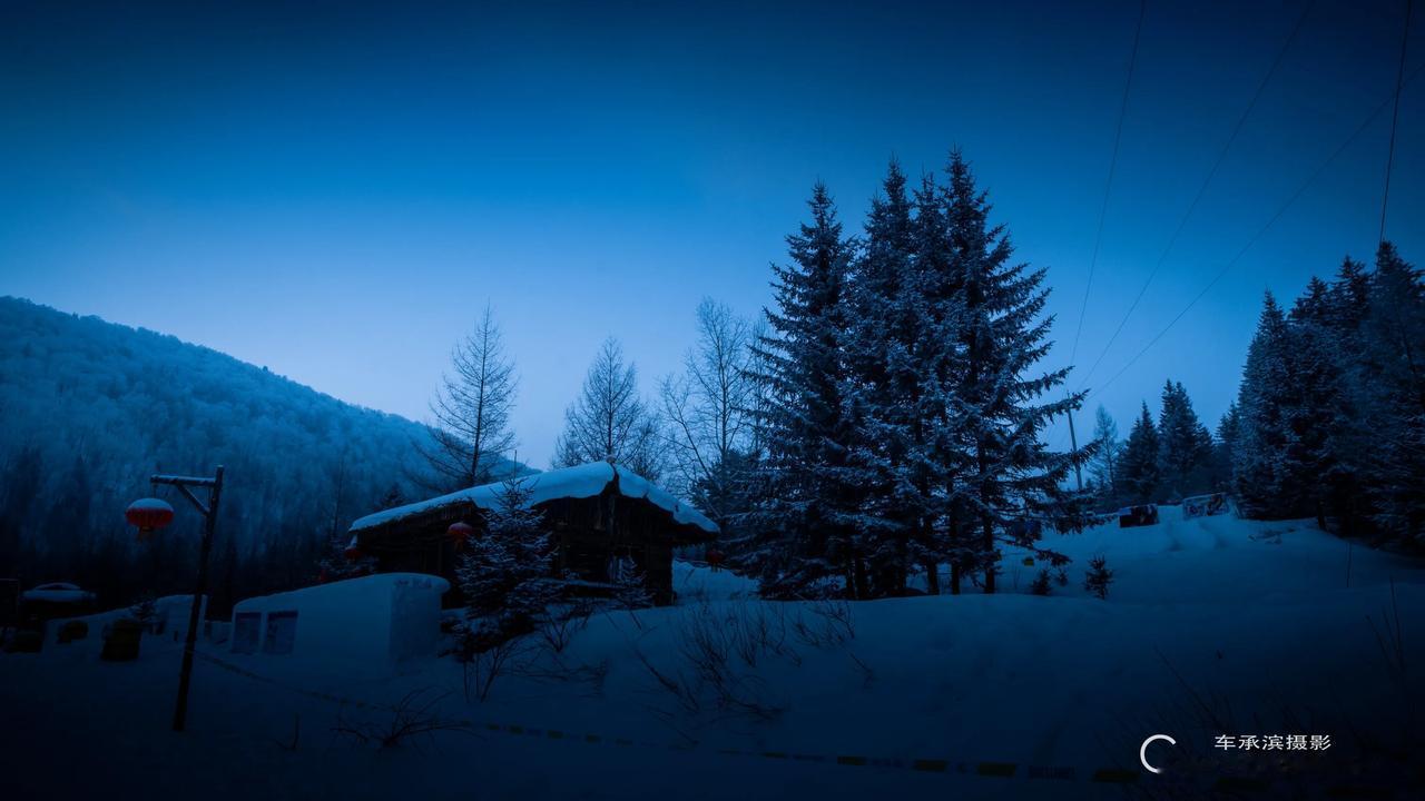 黎明时刻中的雪乡-黑龙江
