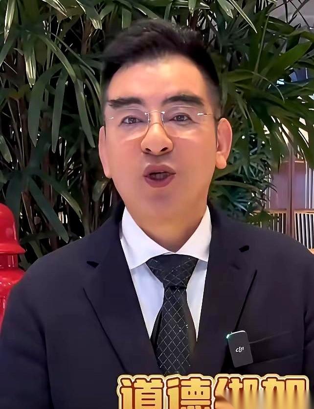 李亚鹏为了给嫣然天使基金拉赞助，亲自去见了“首善”陈光标。本以为是强强联手的慈善