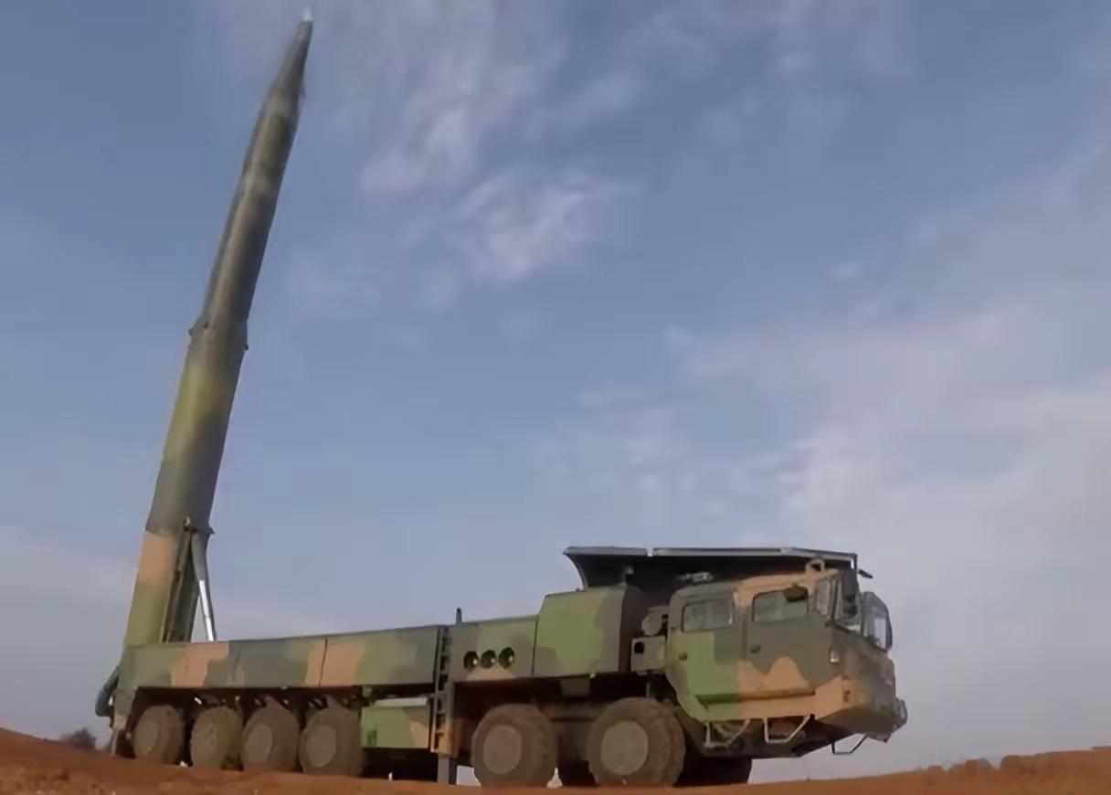美军升级关岛防御系统，严防东风-26及高超音速武器！近日特朗普访华，中美又重新坐