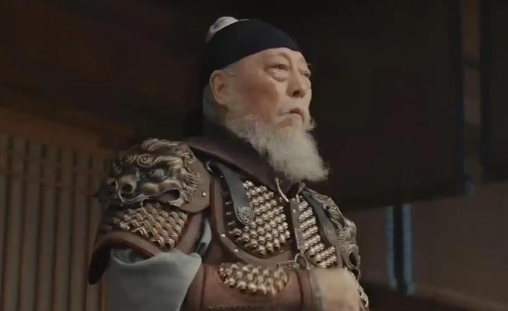 胡进思废黜钱弘倧的同时，还杀害了水丘昭券和钱弘倧的舅舅鄜光铉。得知水丘昭券的死讯