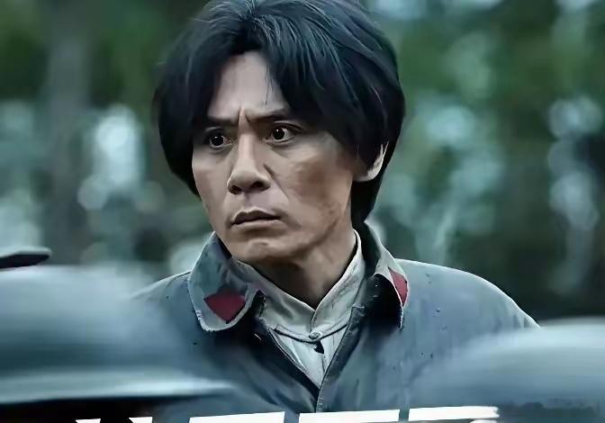 四渡定档同样是演伟人，这一对比，气质差距一目了然，完全不在一个层级。小利说事