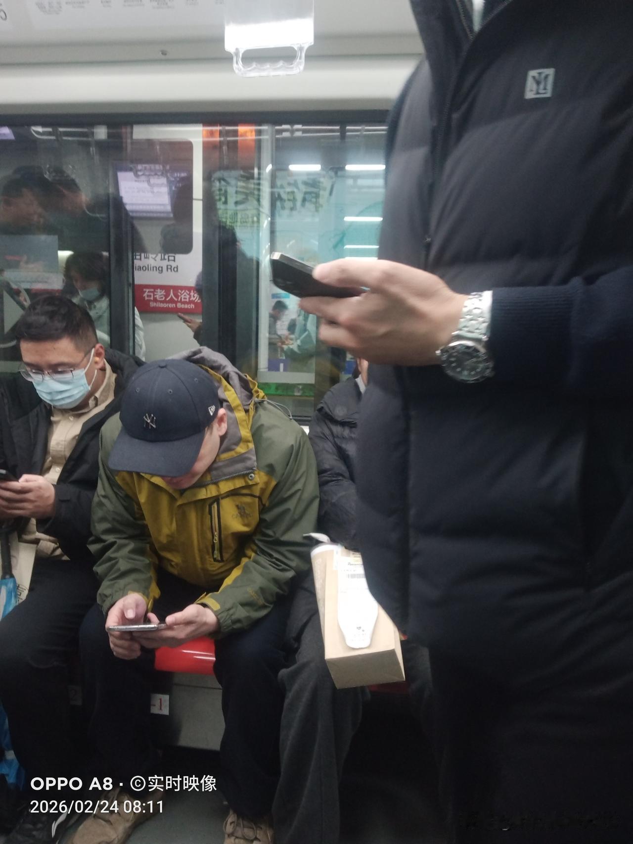 正式上班了，你的大脑调整为工作模式了吗？

今早上的地铁站，候车时候都是人潮汹涌