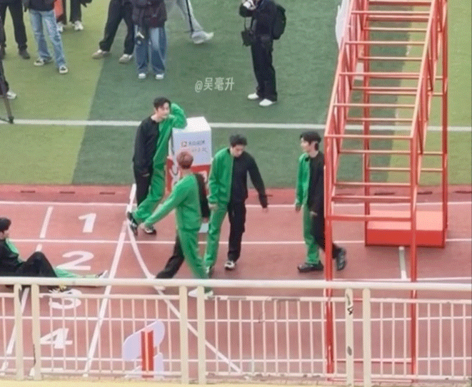 无实物篮球哈哈哈哈哈王鹤棣