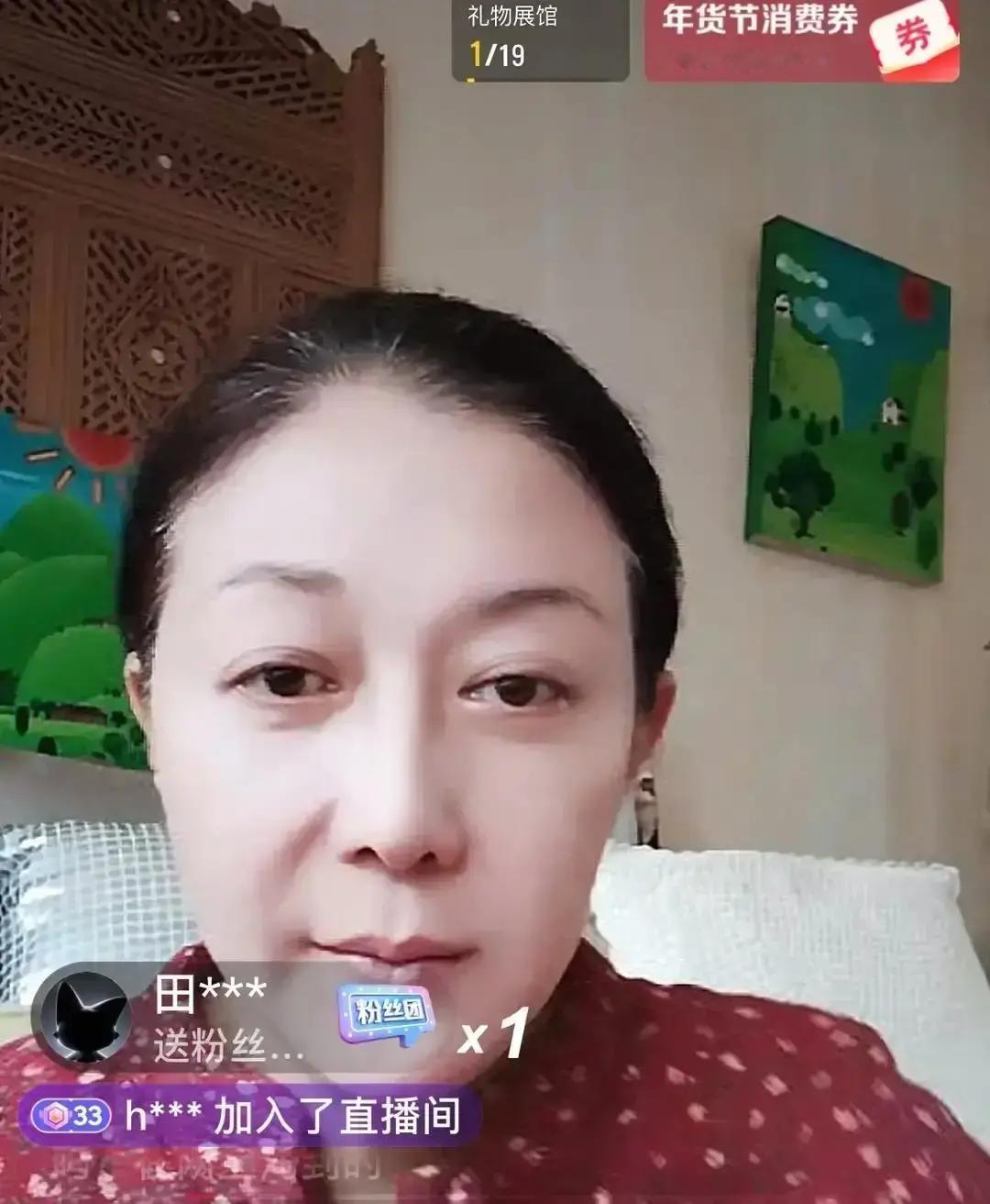 吴绮莉在抖音开了账号，第一条视频就是素颜怼脸自拍。

51岁状态确实能打，皮肤紧
