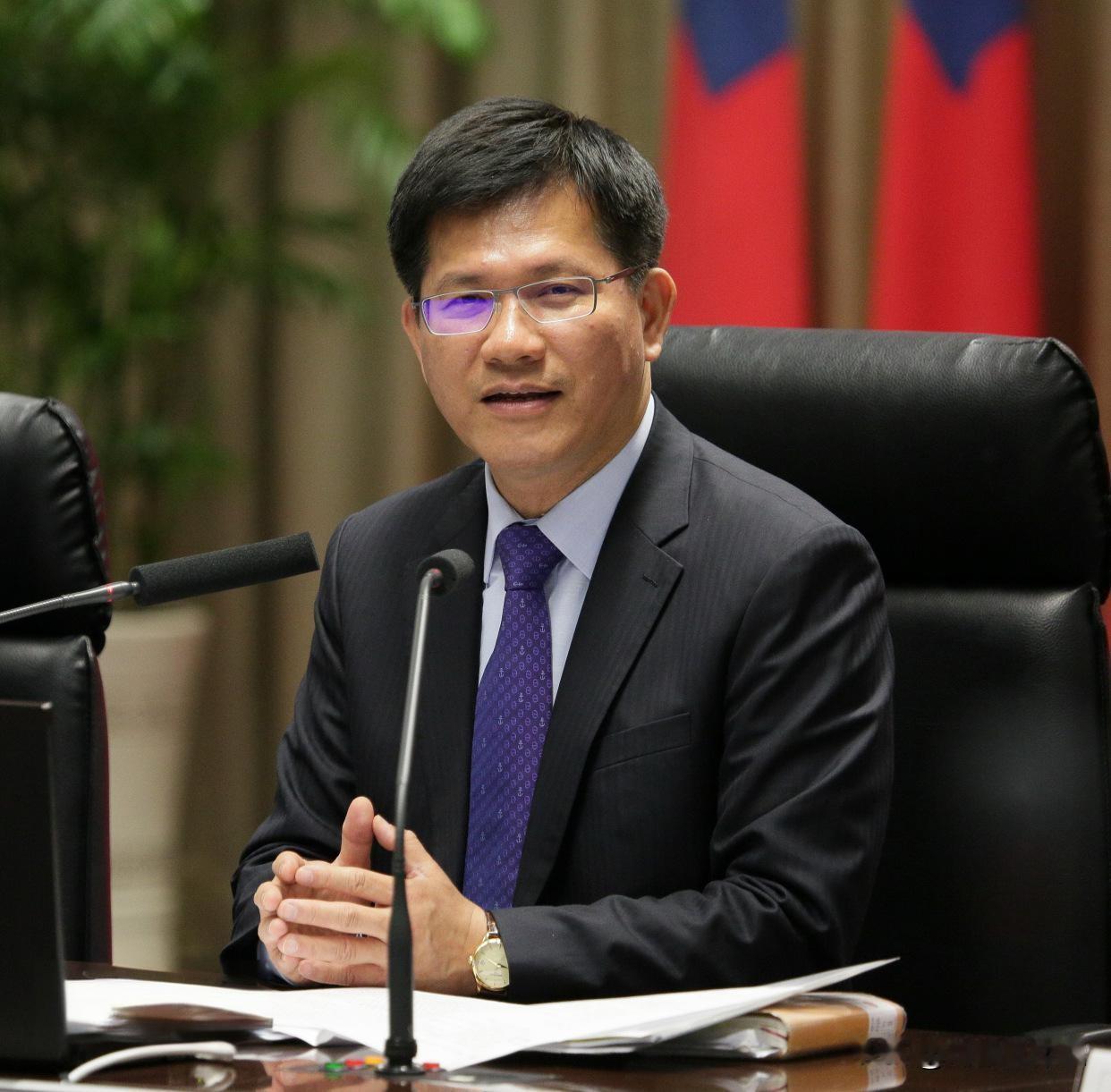 民进党高官又一“亿元大户”曝光！

林佳龙存款1.1亿、股票1.28亿、土地1笔