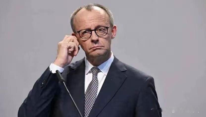 德国总理默茨开启访华行程，本是一场备受关注的高层对话，结果刚到北京，气氛就有点微