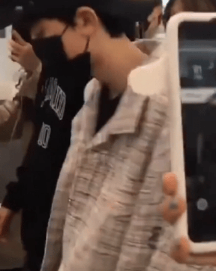 渔夫帽。棒球帽。 