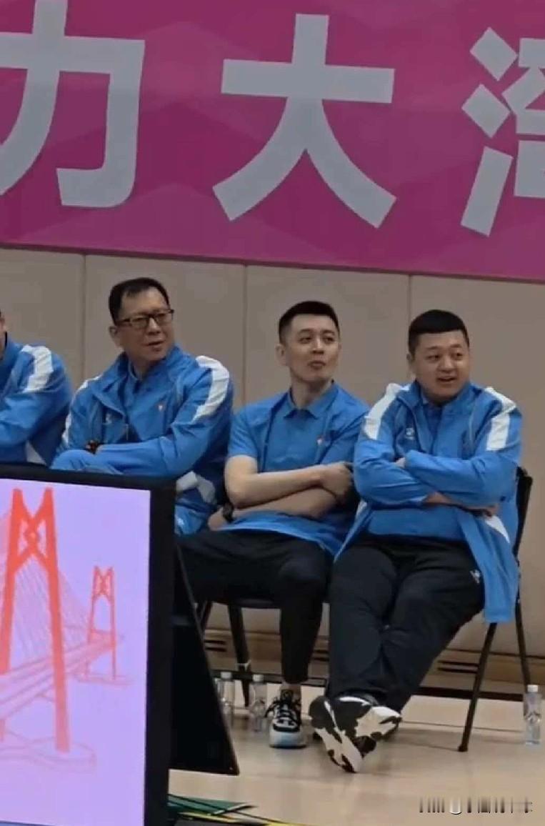 四川和广东看到了吗？50分狂胜！杨鸣小刘总谈笑风生

全运会辽宁队打吉林队，杨鸣