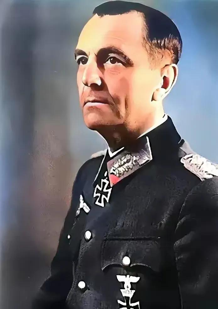 1943年2月，保卢斯元帅不顾希特勒的严令禁止，带领9万德军向苏军投降，这是德国