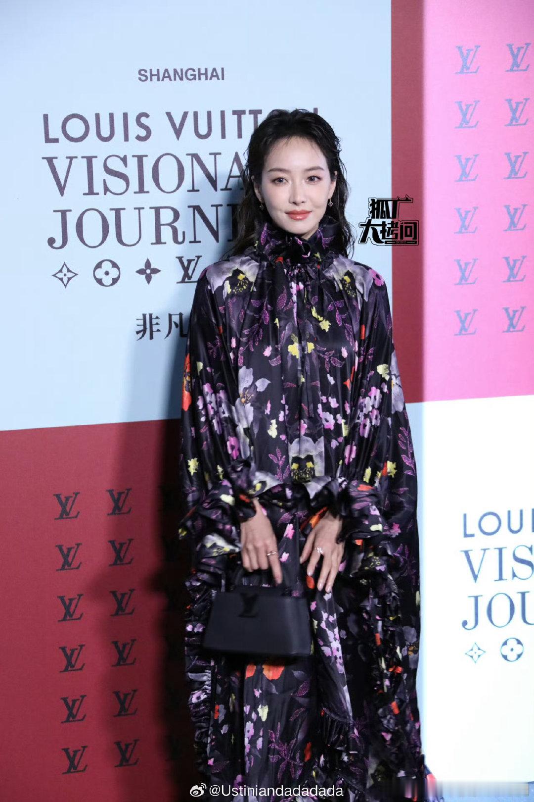 Lv代言人的妆造就正常很多尤其宋茜，美得很突出lv大秀 明星LV大秀红毯生图 ​
