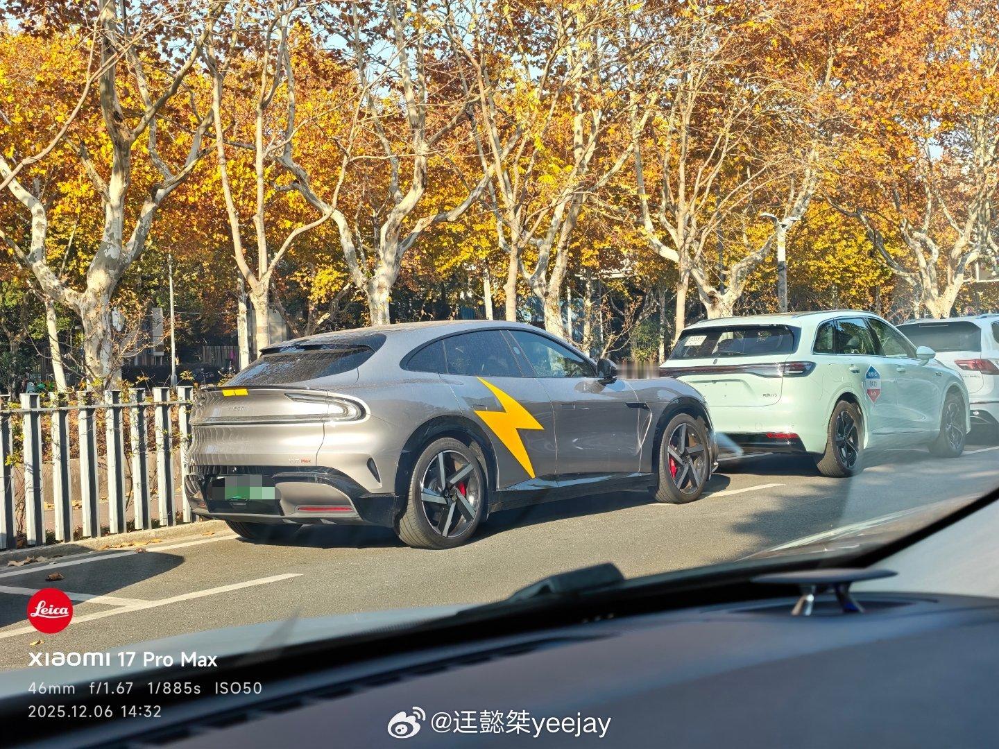 偶遇 ，这是贴了SU7Ultra那个车衣？ 