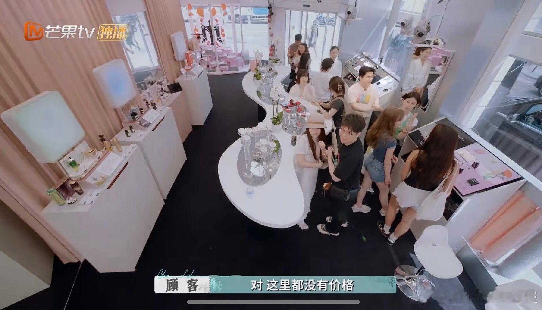 李佳琦这辈子没这么慌乱过巴黎合伙人名场面巴黎合伙人 谁见过李佳琦这副模样？试营业