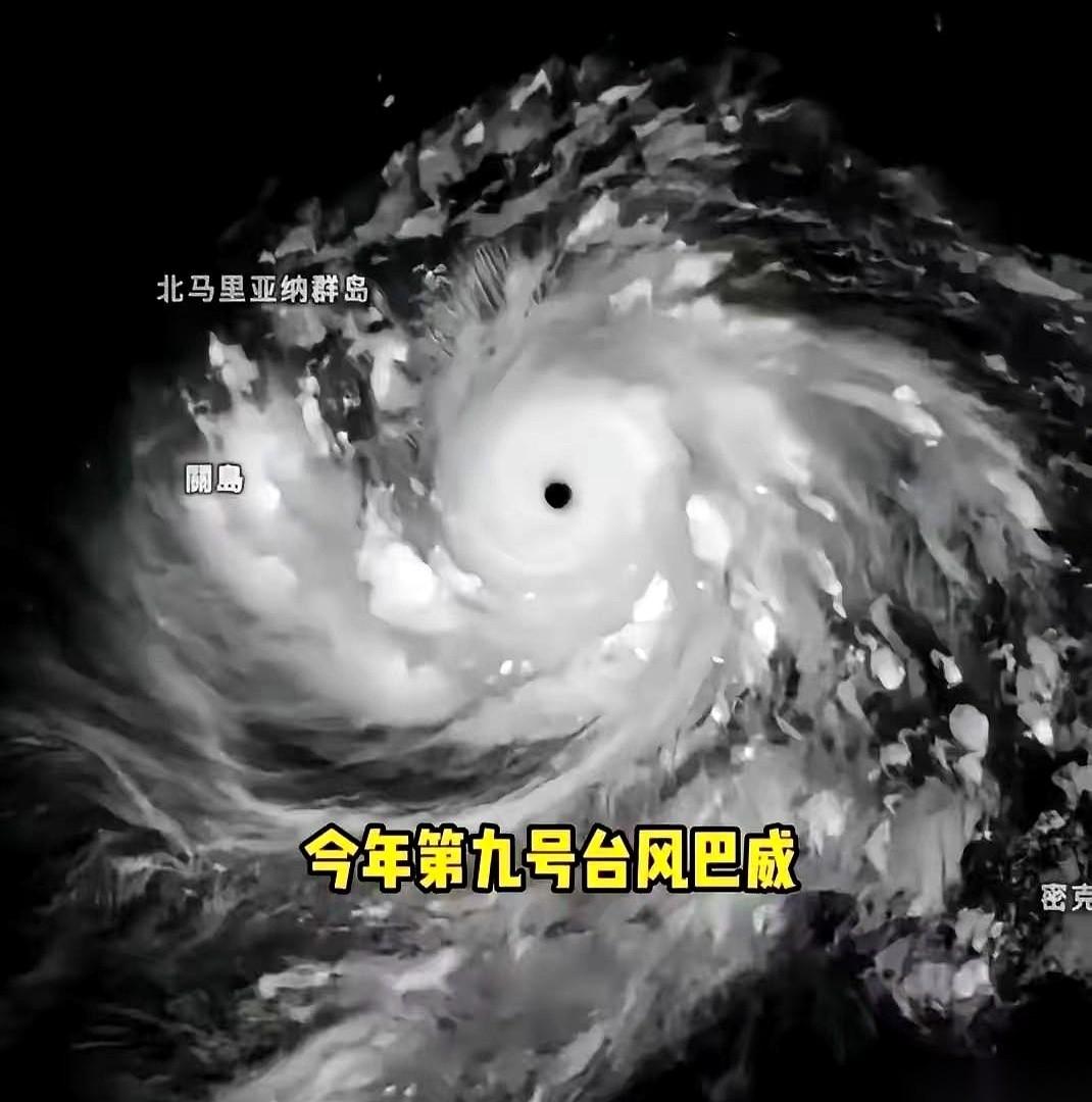 说个好消息，台风减弱了。
再说个坏消息，是从17级减到15级。
你琢磨琢磨这味儿