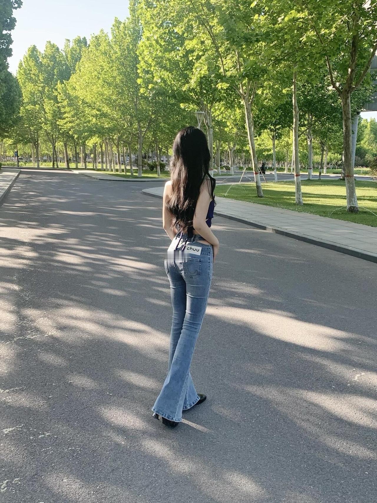 人这一辈子

老子钱，儿子花
高高兴兴是一家

老子汗，儿子花
省吃俭用为孙娃