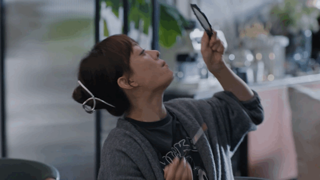 胡曼黎开了多线程和倍速吧 被胡曼黎的「 multitask 」能力震惊到！吃早饭