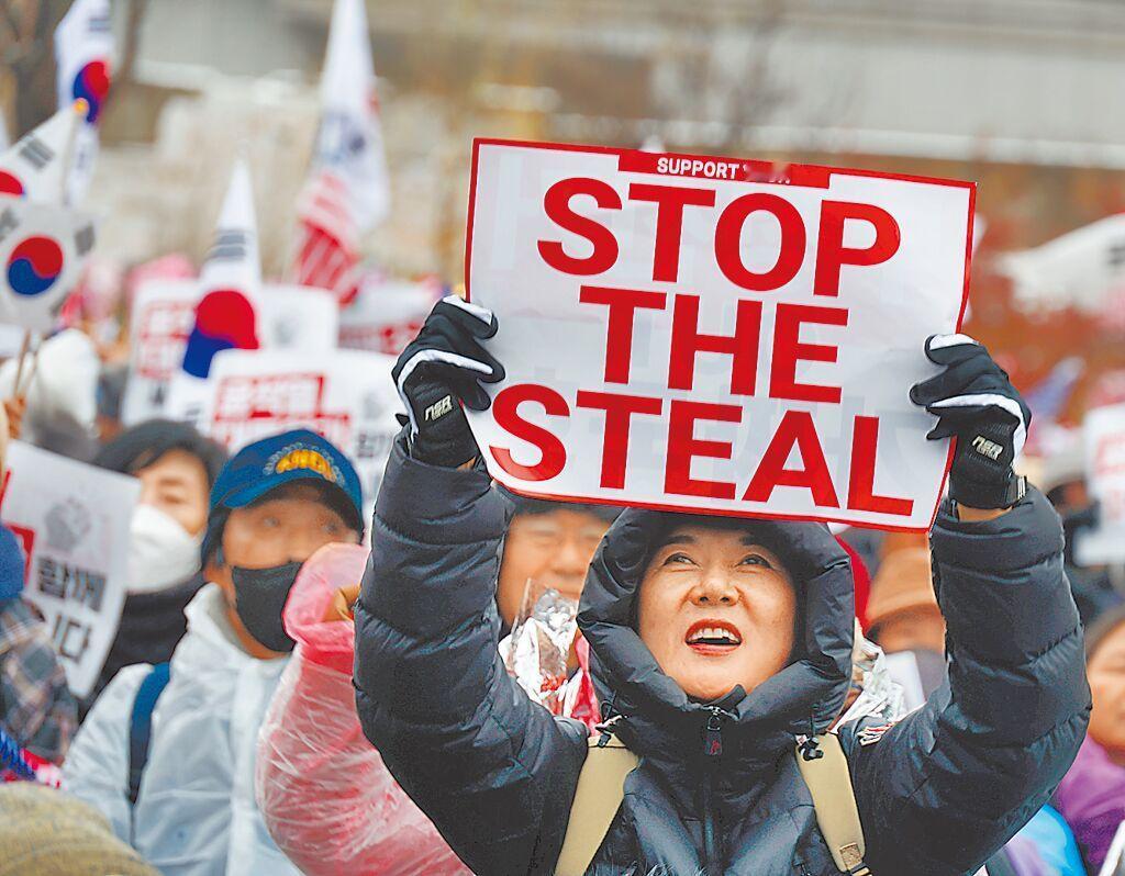 韩国总统尹锡悦逮捕令6日到期，对于尹以违宪为由，反对执行逮捕令的异议申请，首尔地