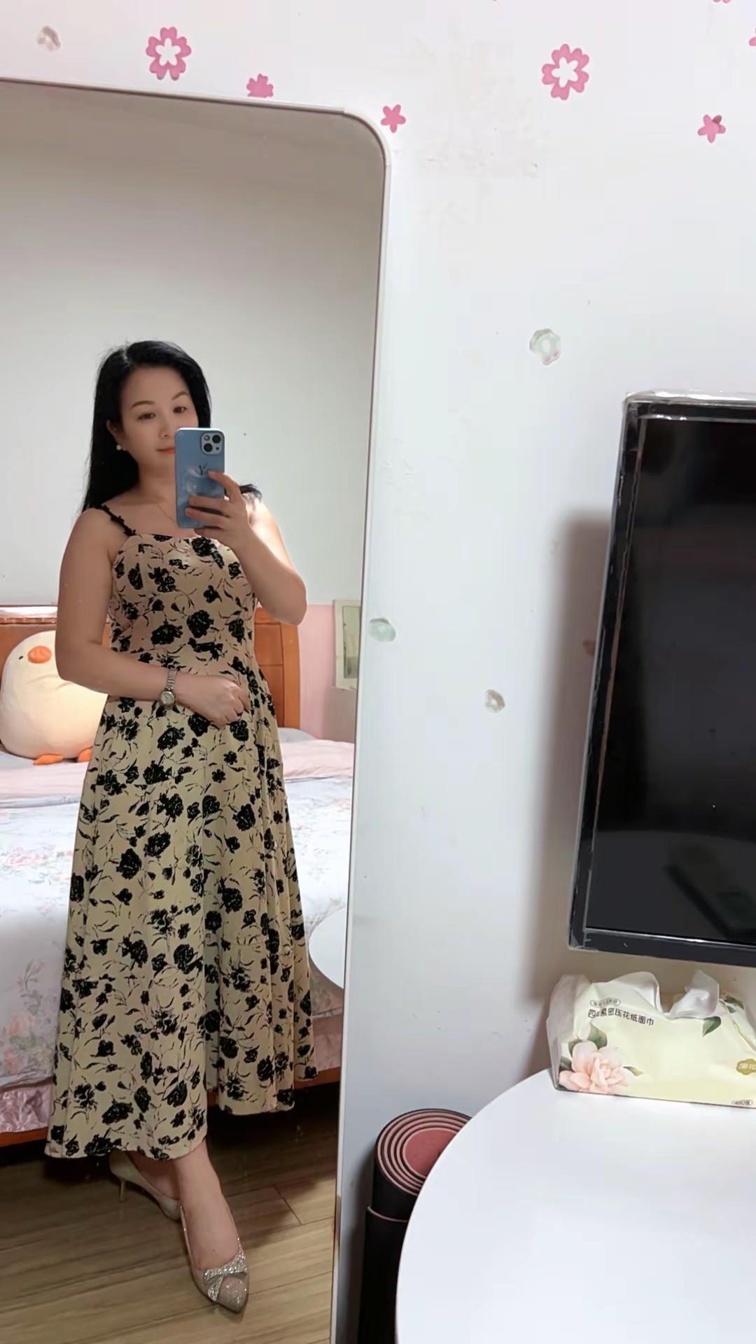 穿上了碎花裙 感受一下Polo衫的深情