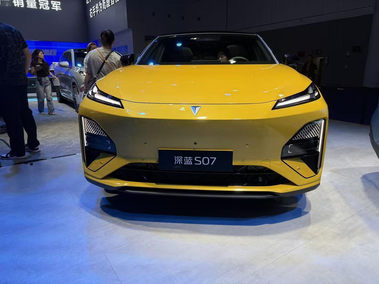 【同环比双增长，深蓝汽车9月销量超3.3万辆】日前，深蓝汽车官宣：9月份销量达3