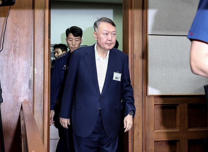 今天上午，据调查韩国前总统尹锡悦发动紧急戒严事件的特检组消息，特检组以“一般利敌