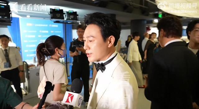 张颂文在平凡中闪光
这才是明星该有的样子

6月16日，演员张颂文因2025年1