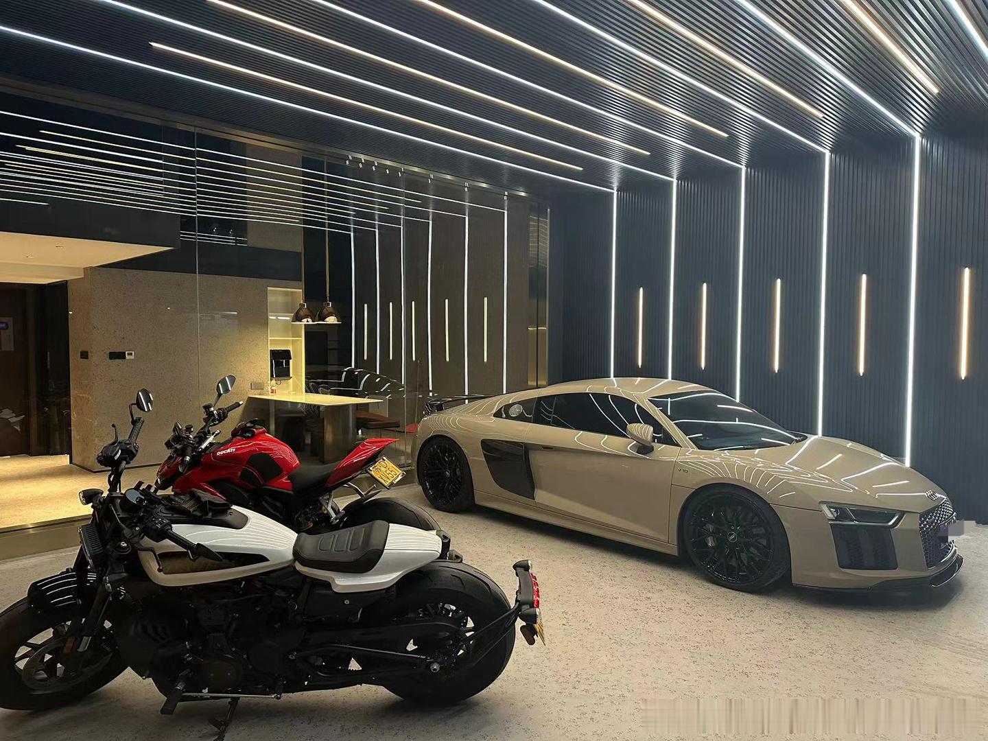 定制颜色的R8 又回来喽精品车况 四驱 V10 大自吸 ​​​
