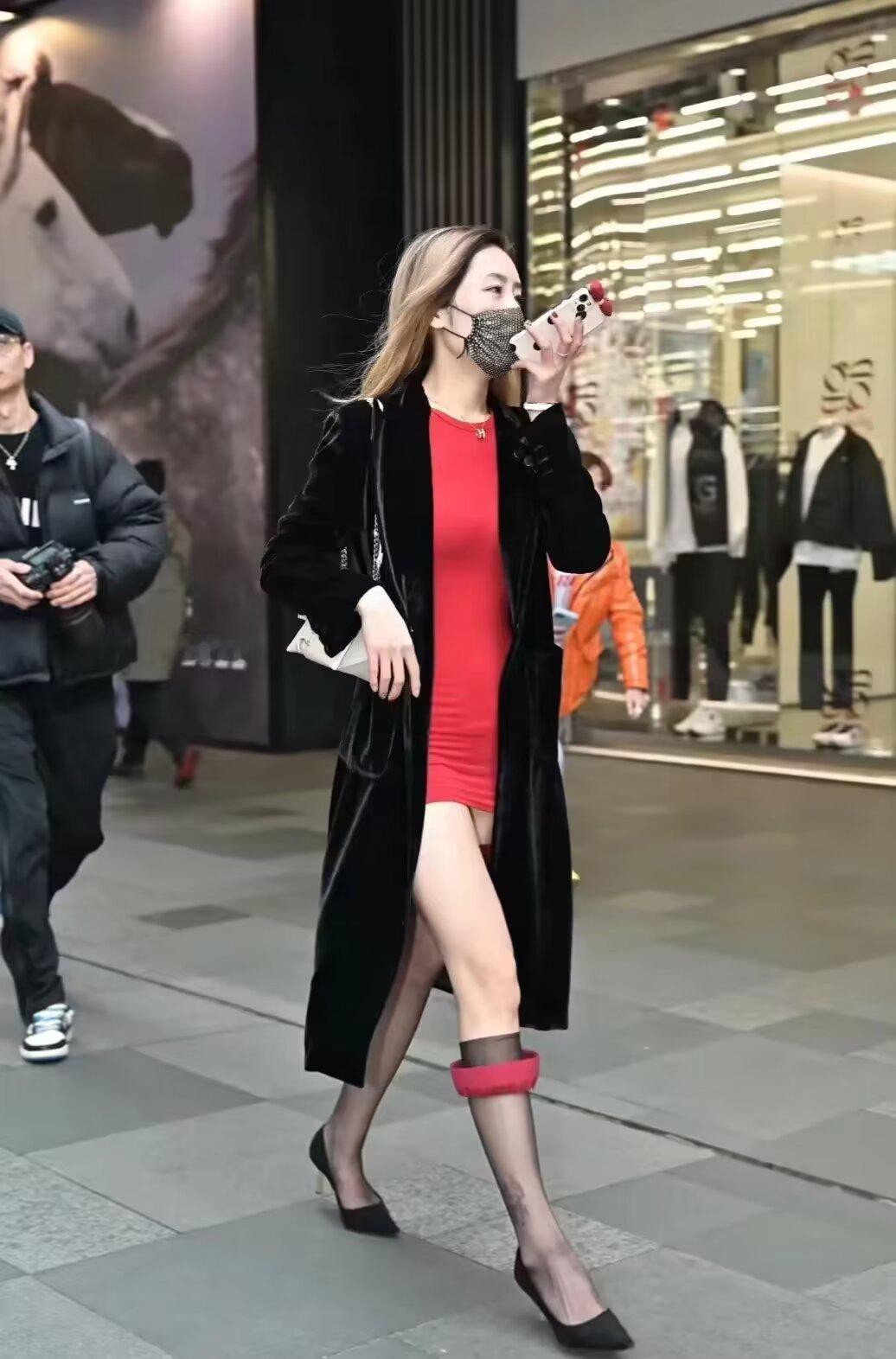 人生最好的贵人就是觉悟后的自己，而且治愈我们的，从来不是时间，而是我们自己。