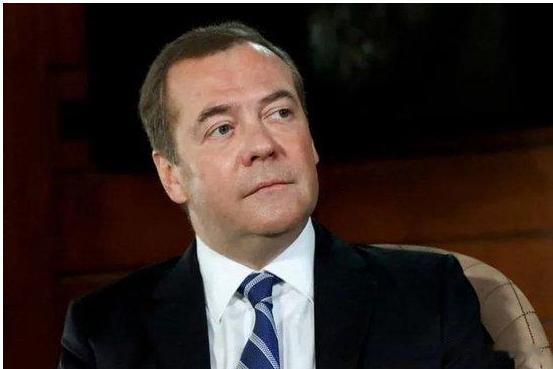 梅德韦杰夫再放核威胁：如果乌克兰袭击俄罗斯核电站，则俄罗斯应该袭击乌克兰核电站和