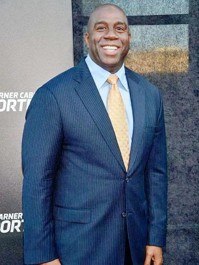 不偏不倚，NBA历史地位排名前十的控卫是以下这10位：

1、魔术师-约翰逊
主