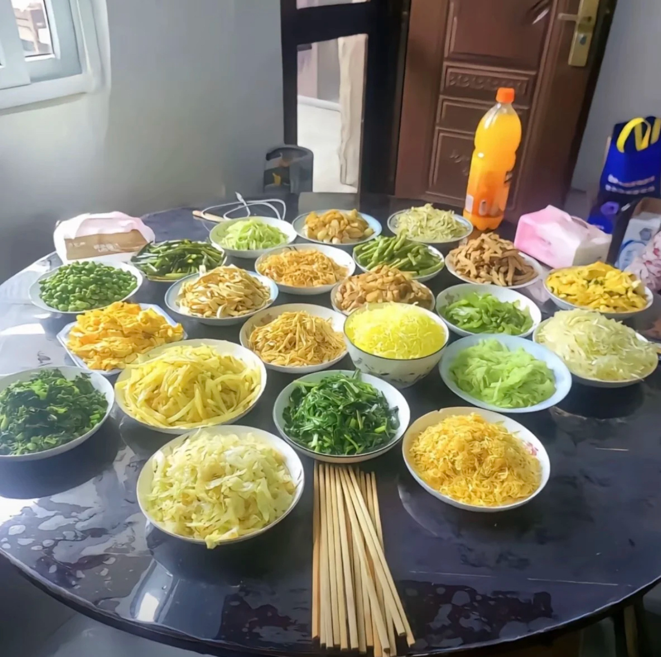 第一次去对象家里，一大桌子菜满满的重视 