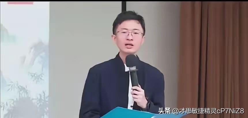 侯汉廷喊话台军：不忘八百壮士，别为民进党卖命！
 
5月3日，台北市议员侯汉庭在