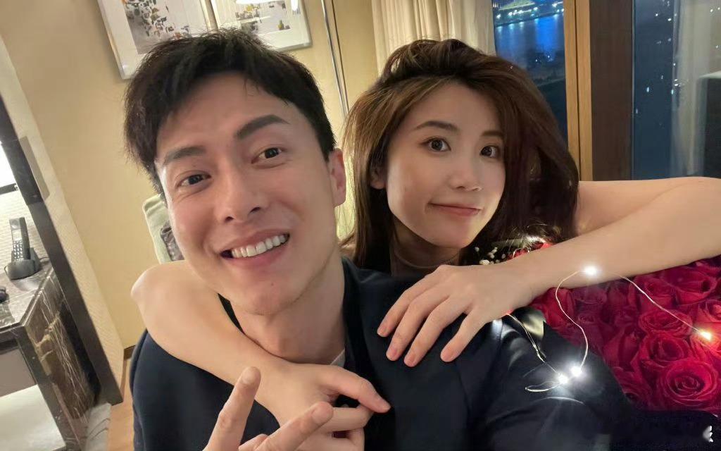 #王能能罗拉各自有一个孩子#才知道王能能罗拉各自有一个孩子，双方都离过婚，罗拉是