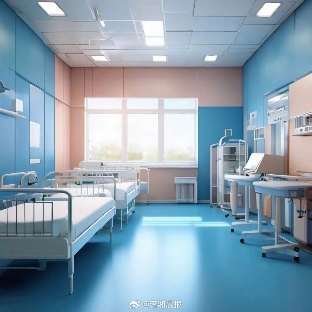 【#老人治肾结石后全身皮肤像衣服般脱落#】近日，福建泉州，全身皮肤像衣服般脱落！