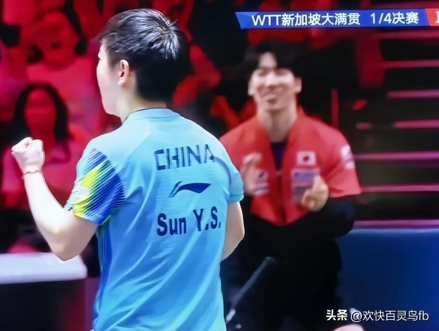 早田希娜的教练为莎莎鼓掌？
是的，你没有看错，
要相信国际友谊！
看过半决赛的人