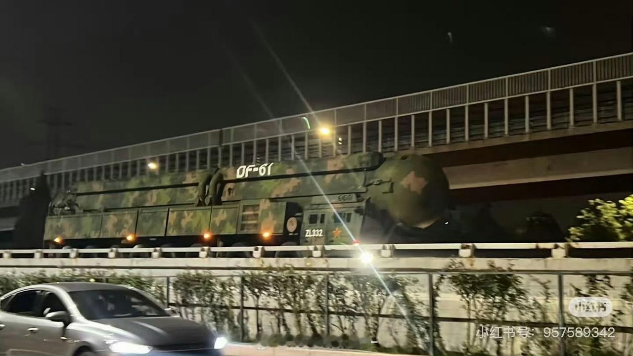 一句“祖国领空绝不容侵犯”…
让我破防了！
本次重点该关注东风61，大家注意看这