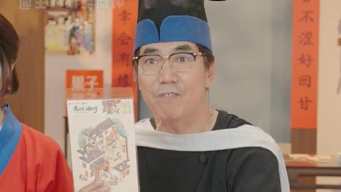 范明：邢捕头，这么多年过去了，你还总爱管着七侠镇那点破事儿呢？

邢捕头：那可不