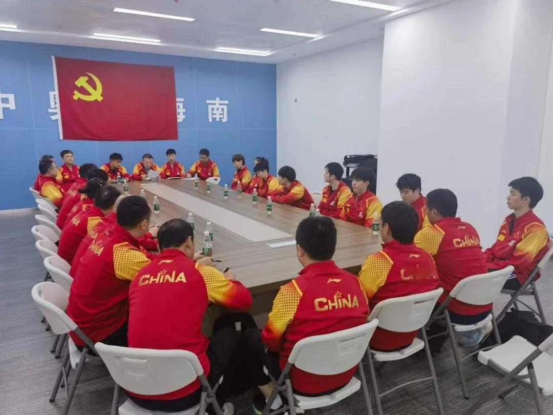 #刘国梁要求国乒自觉抵制饭圈文化# 据乒乓世界报道，2月2日，正在海南万宁紧张备