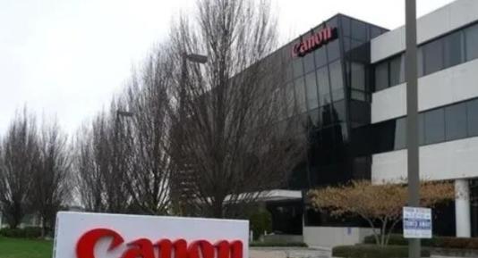 三星、东芝走了，把生产线搬去了越南，阿迪耐克也走了，将工厂搬到了越南，现在就连佳